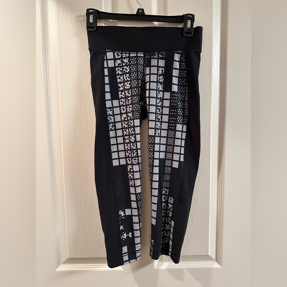 Under Armour Ladies HeatGear Print Black Capri Leggings - Women's Large M - NWT